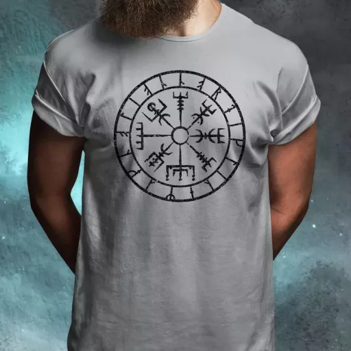 Vegvísir fekete férfi póló