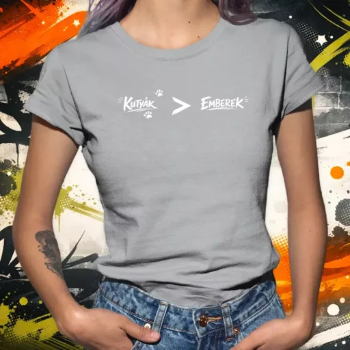 Kutyák és emberek fehér női póló